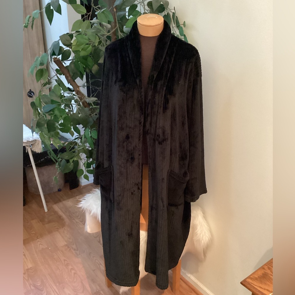 Hotel Spa Collection Black Plush Robe One Size Fits Most